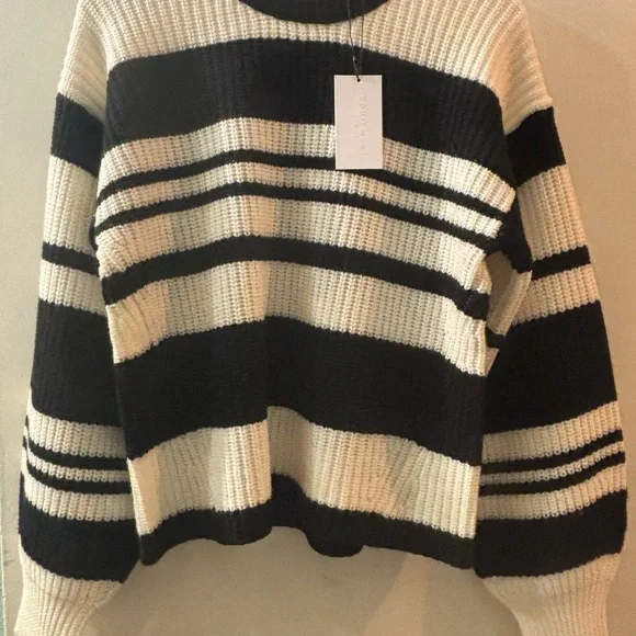 Equipment Femme • Soft • 100% Wool • Black and White (off white) Striped Sweater - Picture 4 of 16
